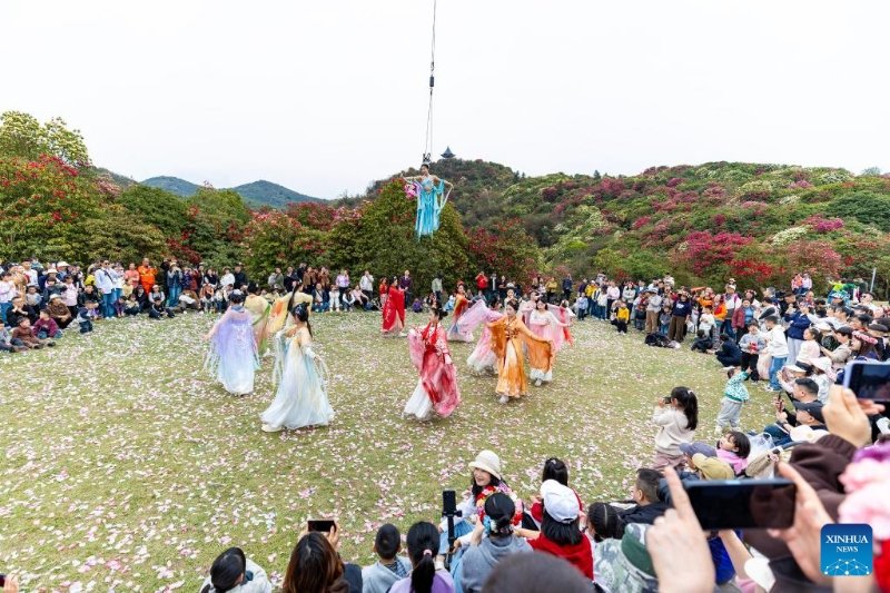 wheels_china's tweet photo. China has recorded vibrant #consumption growth during the three-day #QingmingFestival holiday. The holiday travel boom was boosted by the overlap of the festival and #SpringBreaks for primary and secondary school students in many regions, official data showed on Monday. https://t.co/7Gty28x9LC