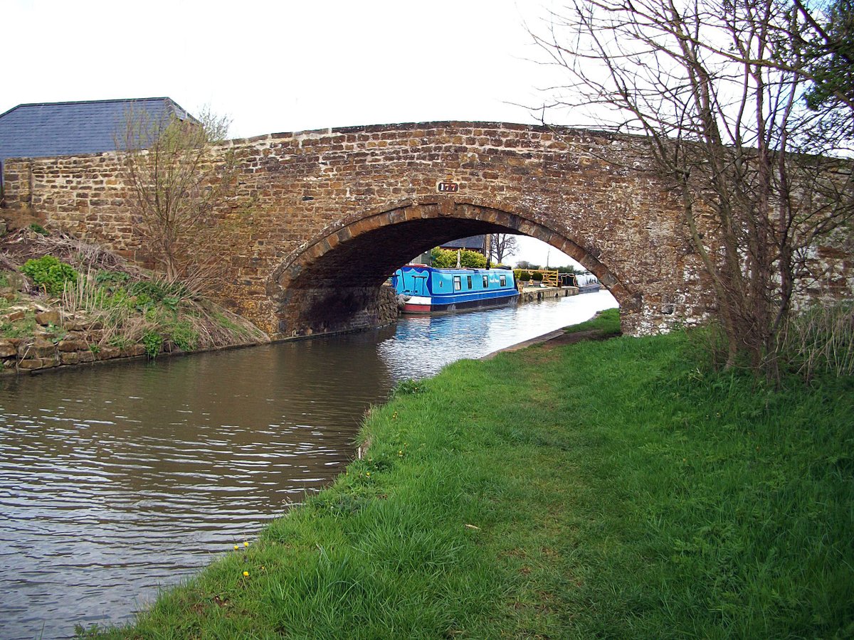 retired_tom's tweet image. My photos from #April 2013

@CanalRiverTrust #OxfordCanal #Banbury #Twyford #Bridge #LiftBridge #Narrowboat #Reflections 

#Canals &amp;amp; #Waterways can provide #Peace &amp;amp; #calm for your own #Wellbeing #Lifesbetterbywater #KeepCanalsAlive