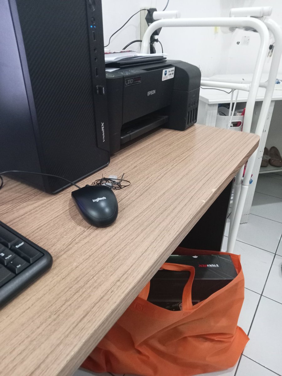 melodusta's tweet photo. day one kerja rakit pc sendiri https://t.co/pQqmN2QB7j