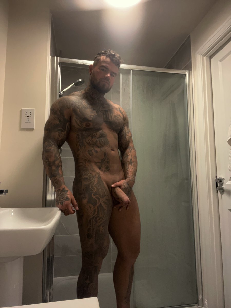 muscledaddyof's tweet photo. Don’t worry it’s not gonna hurt 😈 https://t.co/mbiTspIboO