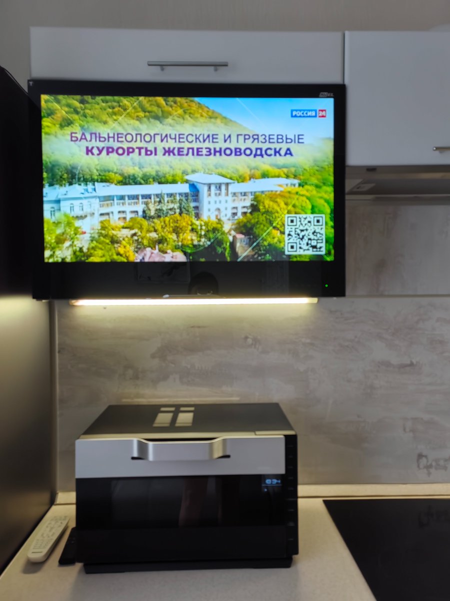 avel_tvs's tweet photo. A customer has shared photos of his AVS325KSBF TV installation with us. He’s absolutely delighted!!! The TV has made everyday life much more enjoyable. #avel https://t.co/uDTwholBXO #waterprooftv #bathroom #bathroomtv #kitchentv #kitchen https://t.co/gqxiPsYre1