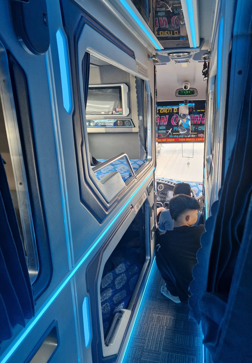 Sukani123's tweet image. Ich glaube, wenn ich zurück bin, starte ich eine Petition: Schlafbus für alle! Das ist so unglaublich tiefenentspannt!🤩🤩🤩
#Vietnam