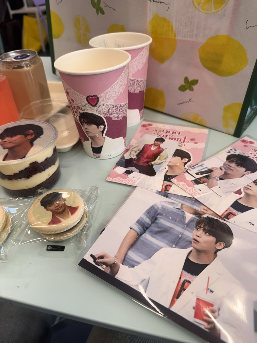ontaem_525's tweet photo. お誕生日おめでとう！！

広告を出してくださった方
カフェイベントを開催してくださった方

感謝(ㅅ´꒳` )

행복한 공간을 만들어 주셔서 감사합니다.

#jonghyunday

ピチナには、先月取りに行けなかったので
今日💦💦 https://t.co/nt09R6QXUh