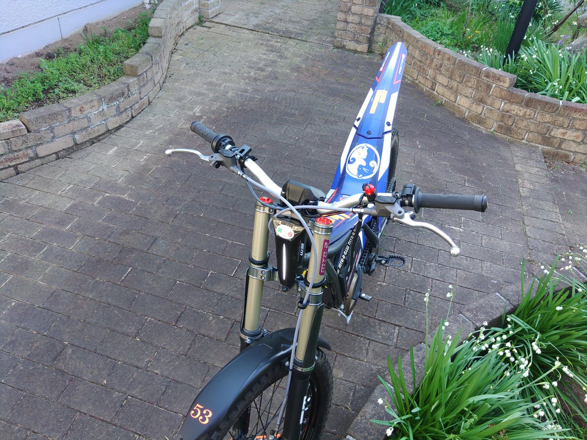 KTM819O4's tweet photo. #EM #FACTORe #フルロックターンへの道 
フルロックを維持できれば、曲がれないはずはない！ https://t.co/mVS07g7ZMa