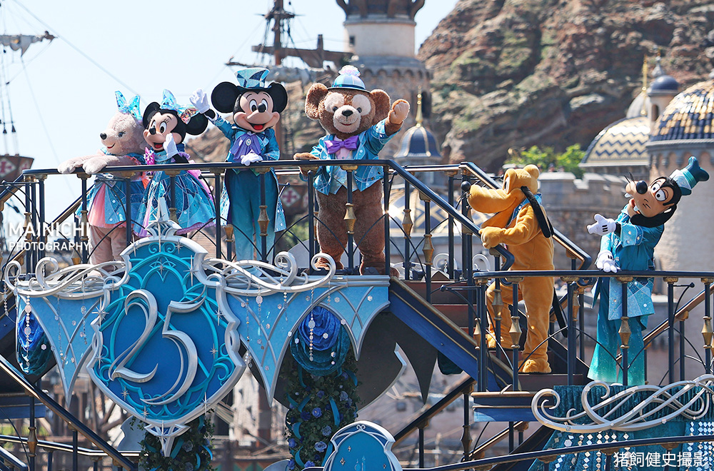 東京ディズニーシー開園25周年を祝う「スパークリング・ジュビリー