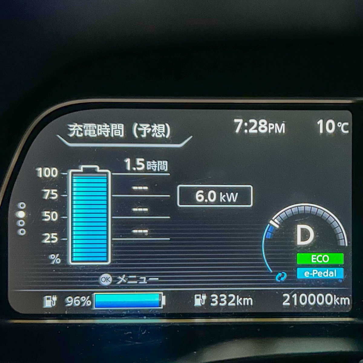 ken1_ken1's tweet photo. 2026/04/04 自宅到着時に #日産リーフ e+の #走行距離 が「2」並びに♪
バッテリーセグメントは「11」！
後続可能距離は少し減った感じはありますが、e+なので余裕かな？！？
#Nissan #リーフ #ZE1 #キリ番
参考までに
20万キロは 2025/08/30
21万キロは 2025/12/07
22万キロは 2026/03/21 https://t.co/tHeae3UGdp