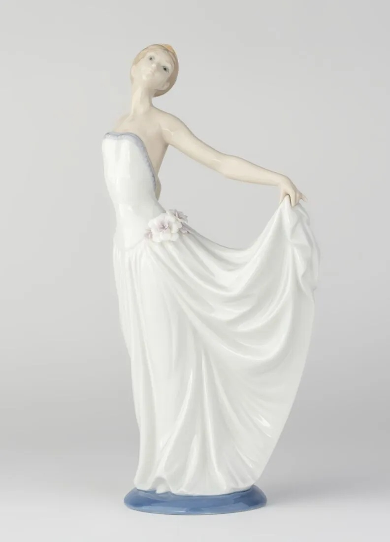 lladrofromspain's tweet image. #Lladro 01007189 #DANCER
lladrofromspain.com/0dasped.html

Finished Gloss
Height (in): 11.811
Width (in): 7.087
Length (in): 4.331
Weight 2.29 lb

#elegant #lady #harmony #beauty #handmade #sculpture #figurine #porcelain #handcrafted #art #arte #artwork #decoration #homedecoration #gift