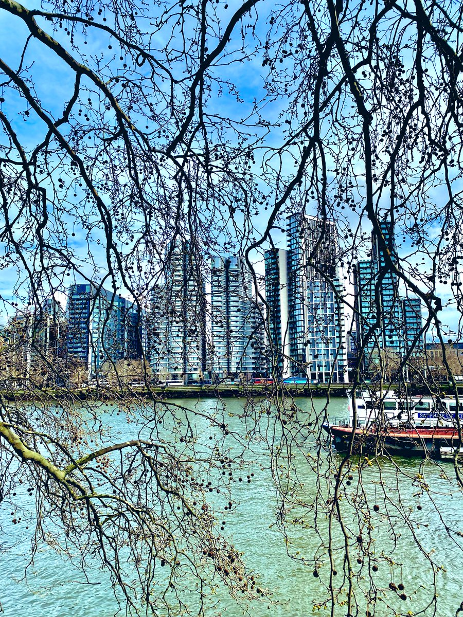roger_geeson's tweet image. Across the river.
#windowsonwednesday