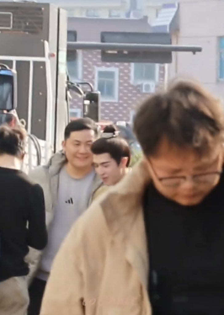 มอมิ้นท์`· .˚ʚ♡ɞ˚ ┐( ̄ヮ ̄)┌ ♡🥂 tweet media