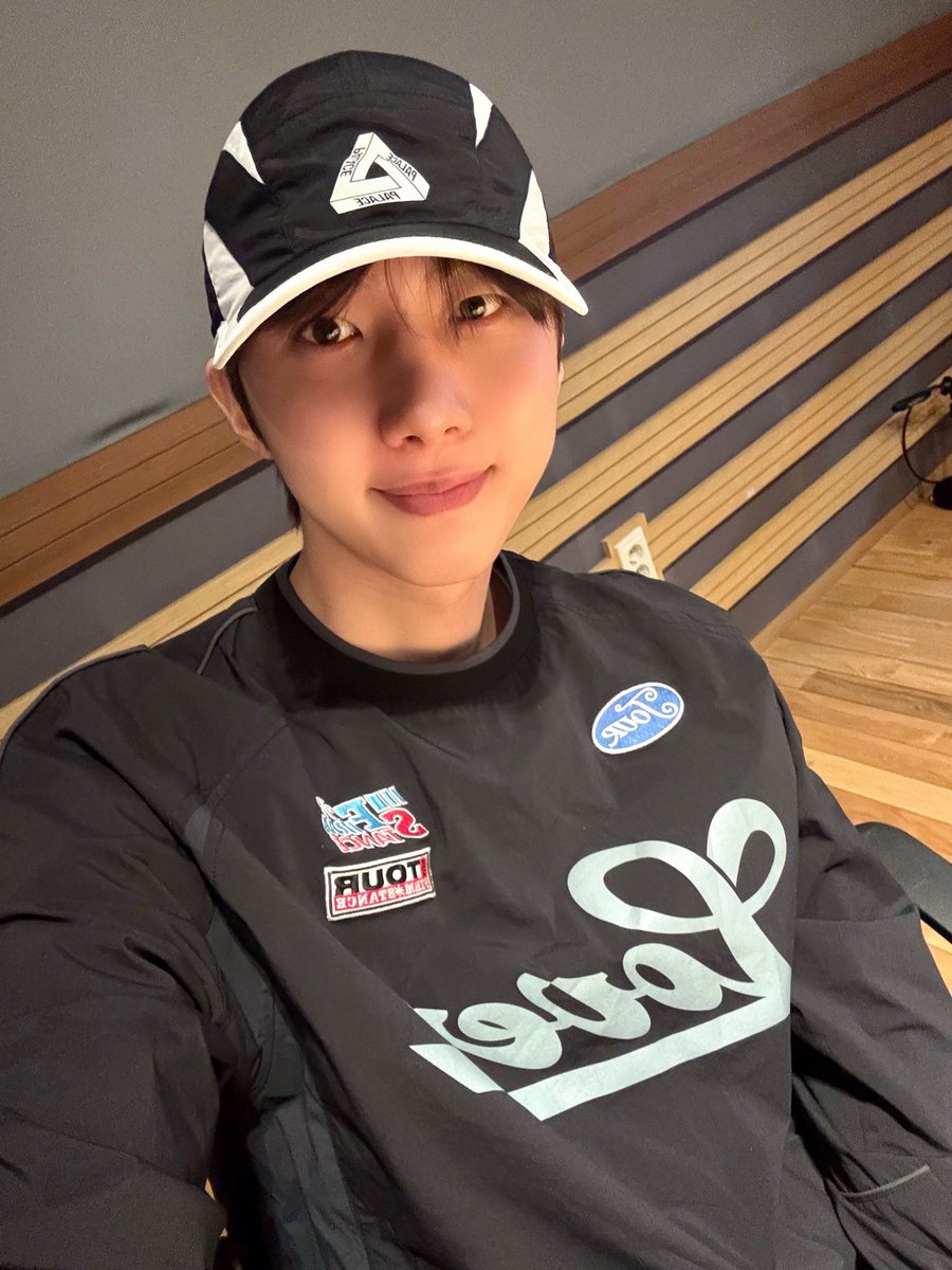 official_HUI's tweet photo. [📺]

잠시 후 9시!
MBC FM4U <#김이나의별이빛나는밤에>에
후이가 출연합니다 🥰

#후이 #HUI
#노래에기대는밤 https://t.co/k2sjFfHQxP
