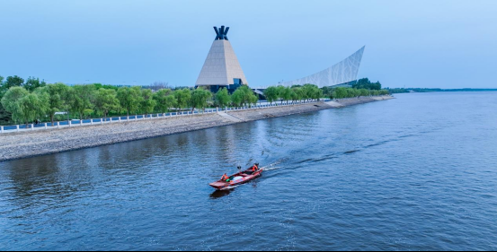visitheilongji1's tweet photo. Embrace the beautiful spring vibes in #Shuangyashan. 🌸 Cruise the sparkling Wusuli River, stroll through the vibrant Anbang River wetlands, and immerse yourself in rich Hezhe culture! 🛶
Photo credit: ©文旅饶河
#CulturalHeritage #ChinaTravel #springinheilongjiangchina https://t.co/QSgXKjbfZ0