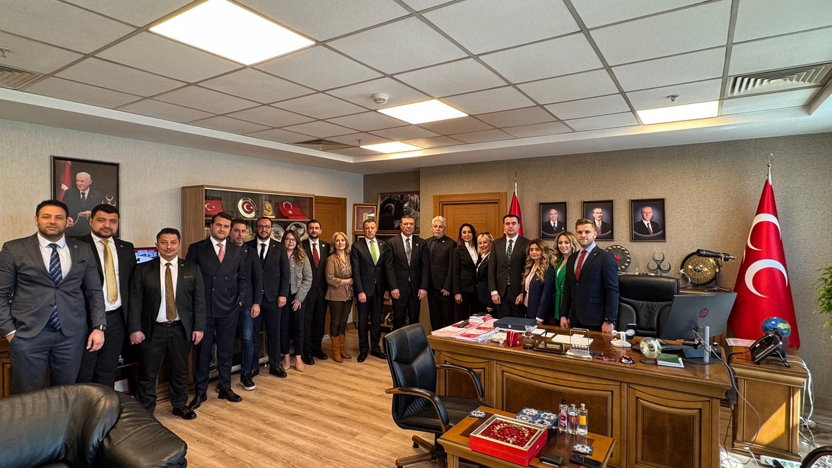 ggydankara2003's tweet photo. Genel Başkanımız M. Nezih Allıoğlu ve Yönetim Kurulu üyelerimiz, Milliyetçi Hareket Partisi (MHP) Genel Başkan Yardımcılığı görevine getirilen Özgür Bayraktar’a hayırlı olsun ziyaretinde bulundu.

🤝 Gerçekleştirilen görüşmede, derneğimizin yürüttüğü çalışmalar ve önümüzdeki dönem hedeflerimiz hakkında bilgi paylaşımında bulunuldu. Ayrıca, kamu–sivil toplum iş birliklerinin geliştirilmesine yönelik değerlendirmeler gerçekleştirildi.

Sayın Özgür Bayraktar’a yeni görevinde başarılar diliyor, nazik ev sahipliği için teşekkür ediyoruz.

#GGYDHepİleri

@nezihallioglu