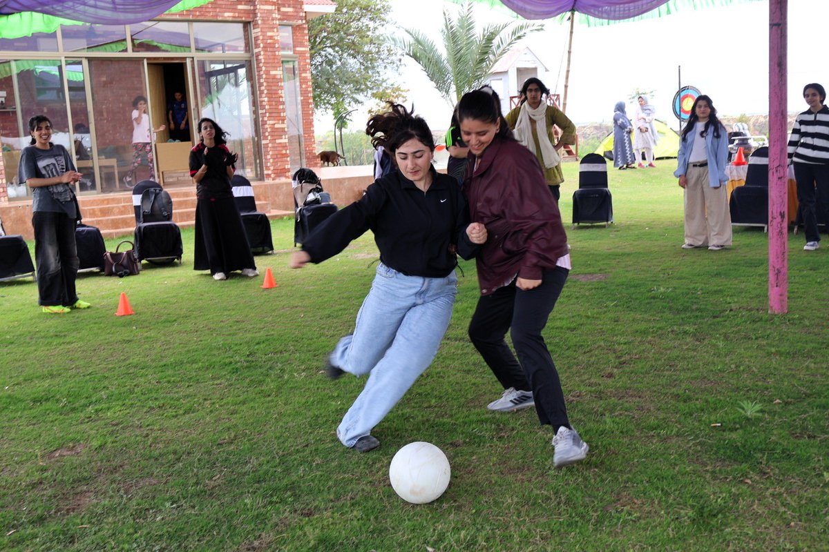 CanHCPakistan's tweet image. #Sport: building bridges &amp;amp; breaking barriers! 🌍👧⚽

#CFLI 🇨🇦 is proud to partner with @RightToPlayPak to support an inclusive football system in Pakistan 🇵🇰 where women &amp;amp; girls are players, coaches, leaders - in every role, on every field.

The field belongs to #Her.