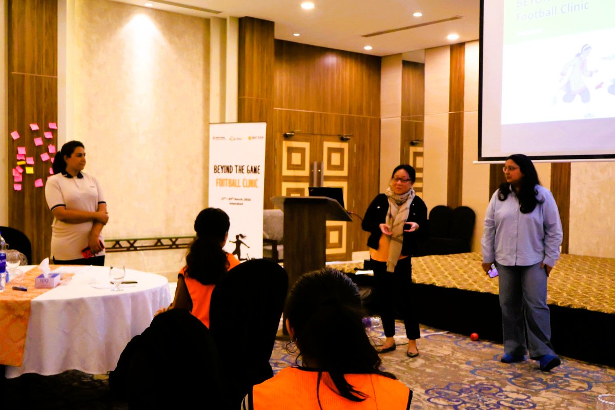 CanHCPakistan's tweet image. #Sport: building bridges &amp;amp; breaking barriers! 🌍👧⚽

#CFLI 🇨🇦 is proud to partner with @RightToPlayPak to support an inclusive football system in Pakistan 🇵🇰 where women &amp;amp; girls are players, coaches, leaders - in every role, on every field.

The field belongs to #Her.