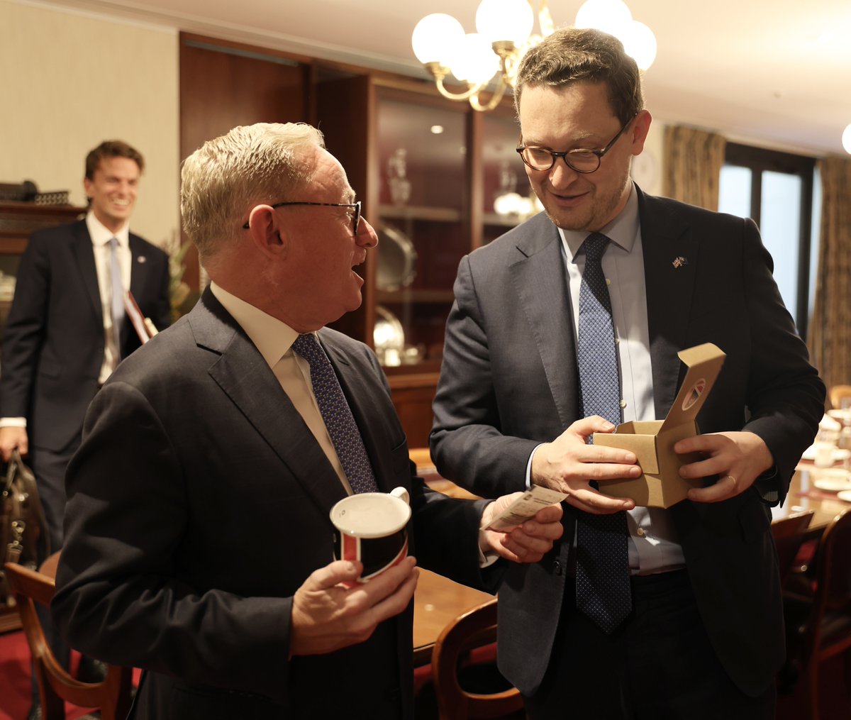 BenFranklinNats's tweet photo. Great to welcome the UK’s Chief Secretary to the Prime Minister, Darren Jones MP, to the Parliament today 🇬🇧🇦🇺

We were joined by Acting British High Commissioner Dr Brian Jones &amp; Deputy Consul-General Ed Kitt - thank you both for your work strengthening the ties between NSW &amp; UK https://t.co/Ei9p5WMr4Q