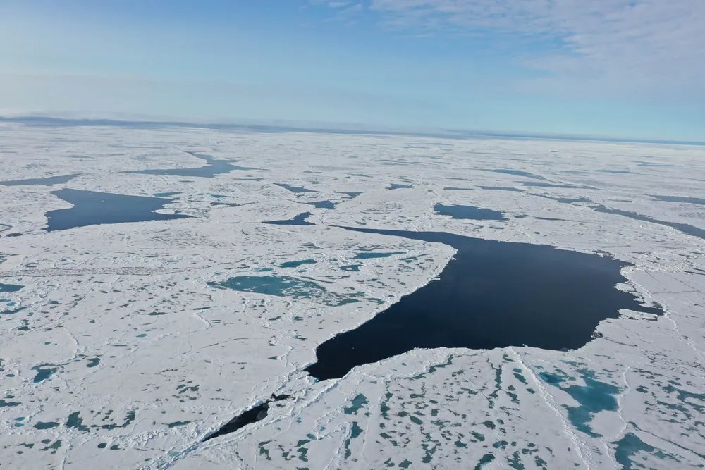 AASjournal's tweet image. Not all Greenland heatwaves are equal.  New research identifies 2 distinct extreme warm event types with different atmospheric drivers and ice melt impacts. 
doi.org/10.1007/s00376…
#AAS #ArcticClimate #ClimateScience  #Science