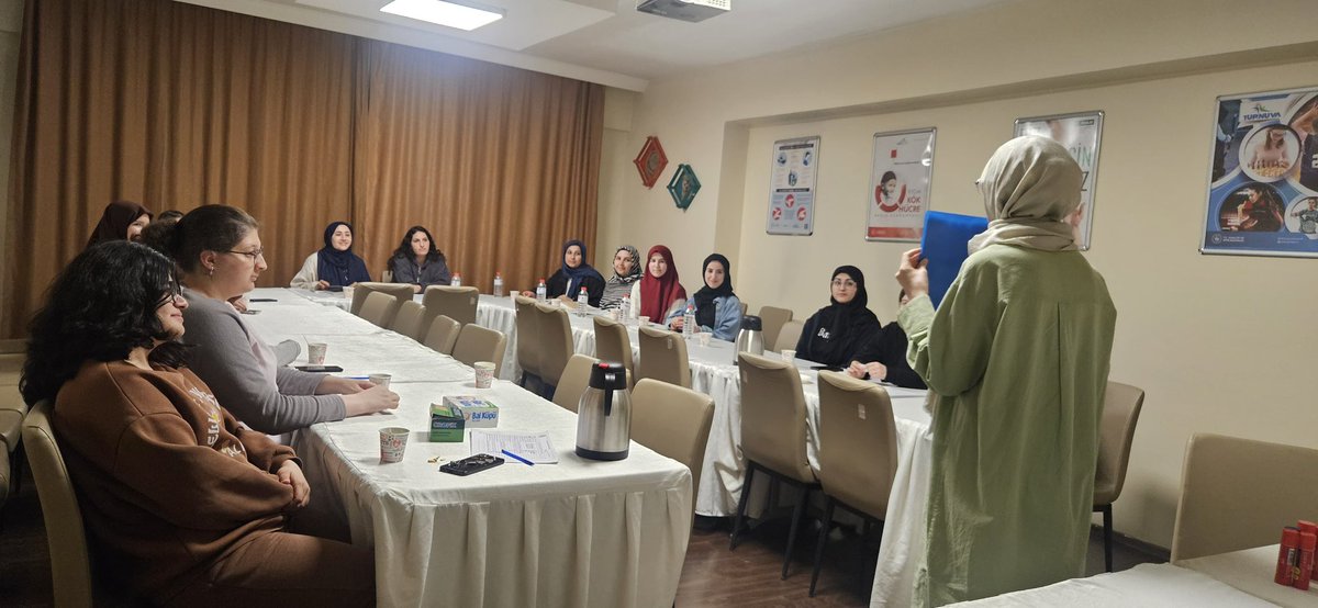KayseriKYGM's tweet photo. 📍 Kocasinan Yurdu
🎨 Gönüllü öğrencilerimiz, manevi rehber eşliğinde İslam sanatlarının zarafetini keşfetti!
🖋️ Hüsn-i Hat sanatının inceliklerini konuştuk, birbirinden özel örnekleri yakından inceledik. https://t.co/vAOKtXTZcb