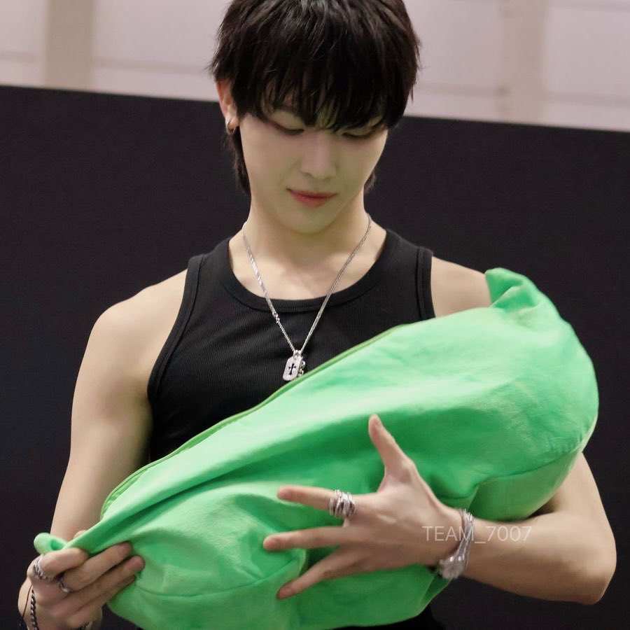 sarah ☻ tweet media