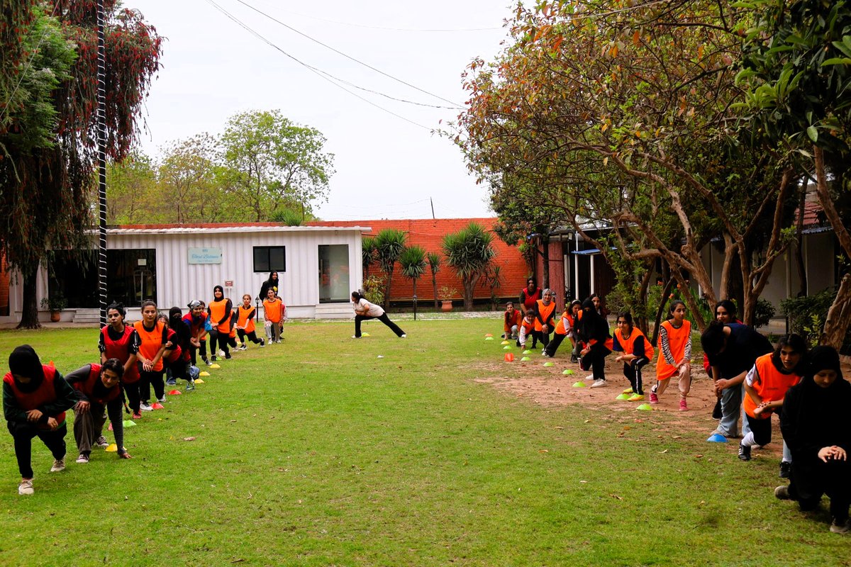 CanHCPakistan's tweet image. #Sport: building bridges &amp;amp; breaking barriers! 🌍👧⚽

#CFLI 🇨🇦 is proud to partner with @RightToPlayPak to support an inclusive football system in Pakistan 🇵🇰 where women &amp;amp; girls are players, coaches, leaders - in every role, on every field.

The field belongs to #Her.