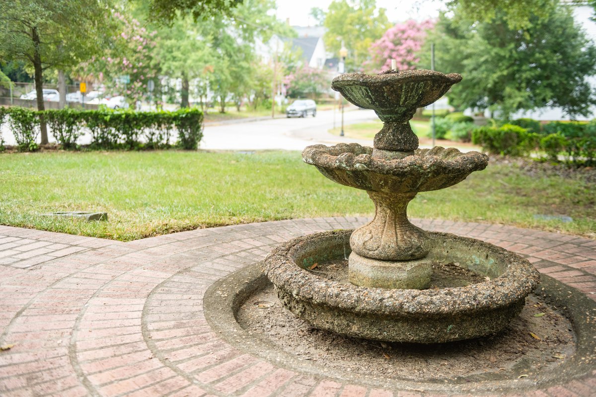 AmandaFiebig's tweet photo. What’s the BEST neighborhood in Macon for families or first-time buyers? Tag someone who should move to Macon! 🏡✨
#MaconGA #MiddleGeorgia #MaconRealEstate #HouseHunting #HomeForSale #RelocationExpert #CommercialRealEstate #AFSellsMidGA #AFRealtyGroup #RobinsAirForceBase https://t.co/2u1zrtpcfy