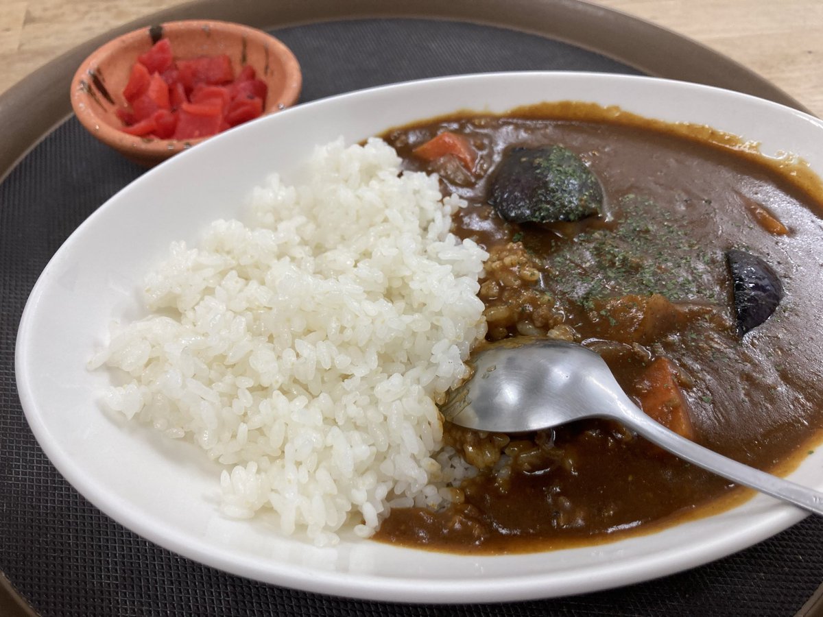 PREST_staff_88's tweet photo. こんばんは👾💟
最近手料理が食べたくて
賄いでカレーにハマってます😮💨シアワセ
(対応してたら自分からカレーの匂いがしてとても心配です🫥)
今日はオム٩(´・ω・`)و
ナスひき肉カレーがとても推し👍💓
#kitchenPoco #プレスト三ツ境店
#カレー #ハマったら一時リピ派 https://t.co/sE4wjXuvFS