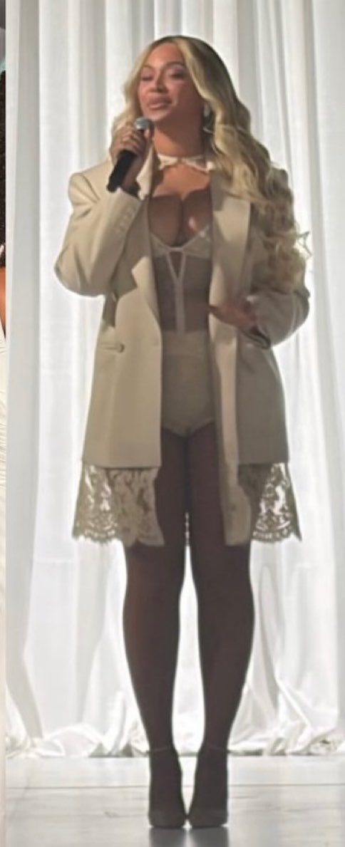 renaissance habeybey✨🐝 tweet media