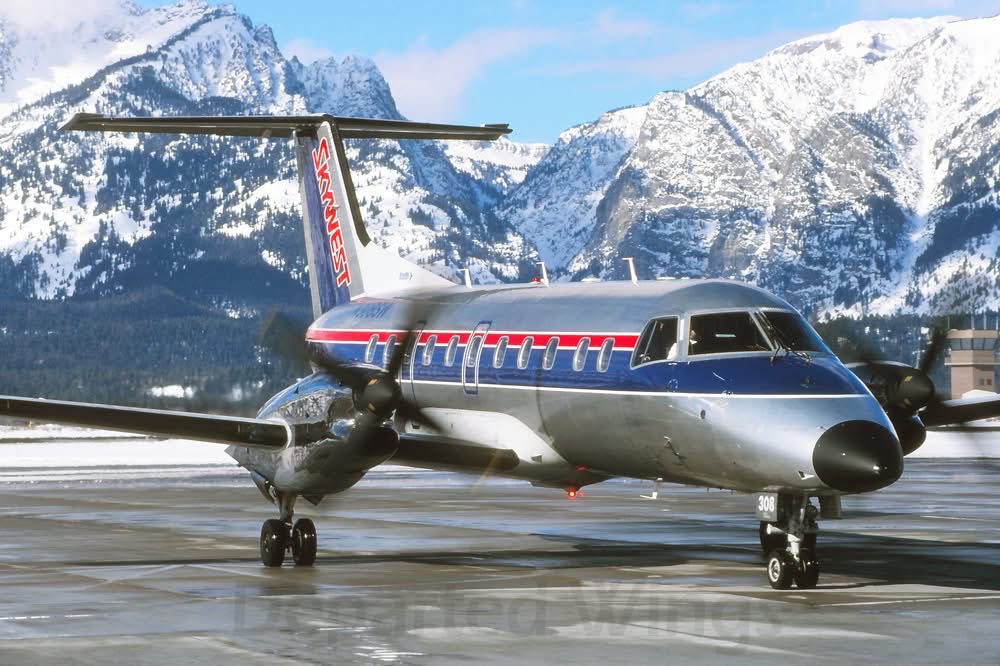 n194at's tweet photo. Skywest Airlines
Embraer EMB-120LR Brasilia N308SW
JAC/KJAC Jackson Hole Airport
January 2002
Photo credit Departed Wings Collection
#AvGeek #Aviation #Airline #AvGeeks #Embraer #EMB120 #Brasilia #JAC #JacksonHole #Skywest @SkyWestAirlines 🇺🇸 https://t.co/vgaQxZrVuA