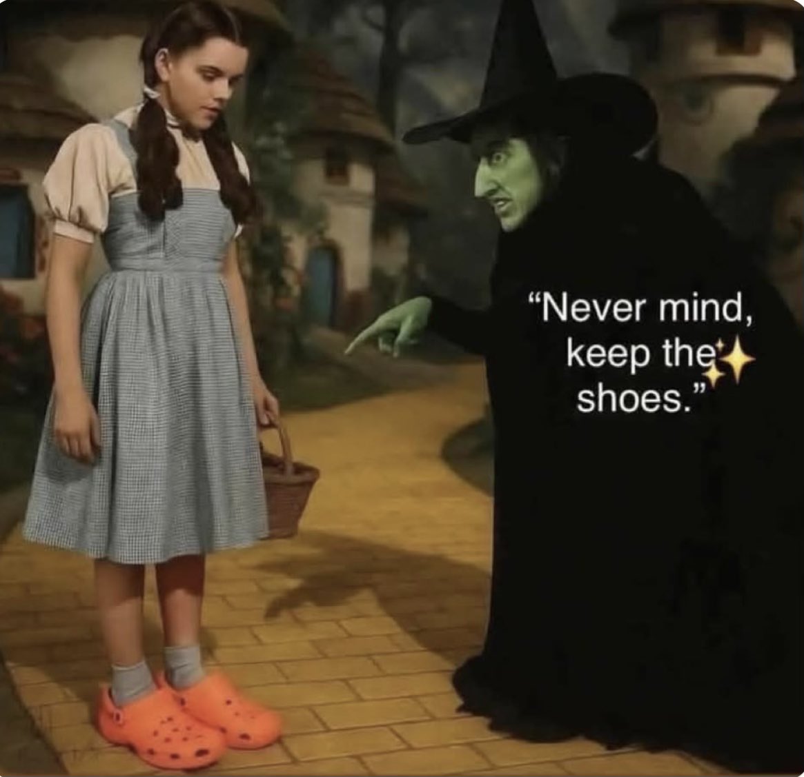 The_East_End's tweet image. If my mate, Chris @TheEastEndPoet Ross were ever to appear in ‘The Wizard of Oz’…

Love you fella..! See you soon…

#eastend #humour #crocs