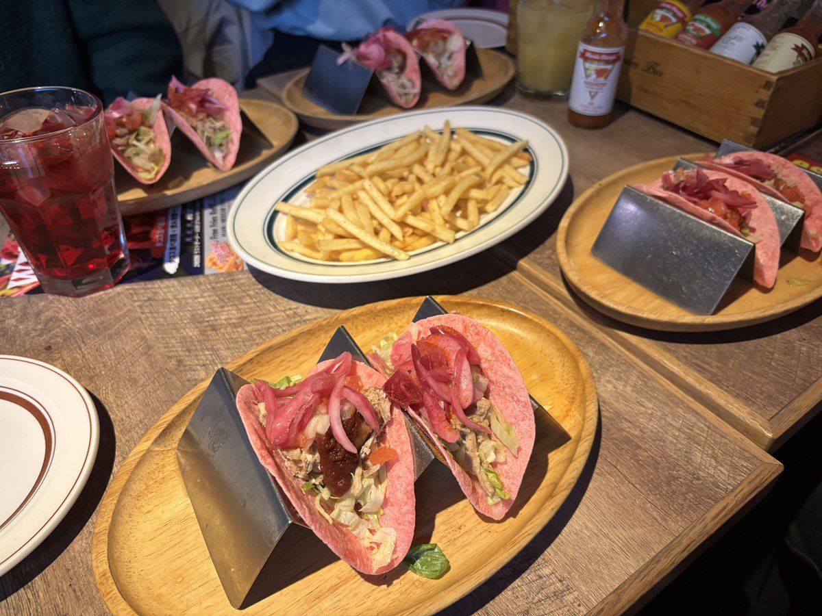 昨日は柏蔭舎にて通常稽古を行い、1年生が見学に来てくれました！！💃嬉しい嬉しい🎶

活動の説明をし、小舞の謡と動きを体験してもらってから、タコスの食べ放題に行きました🌮

来週火曜日も18時から通常稽古を行います！水曜日は🐙たこ焼きパーティー🥳
引き続き申し込みをお待ちしています❣️