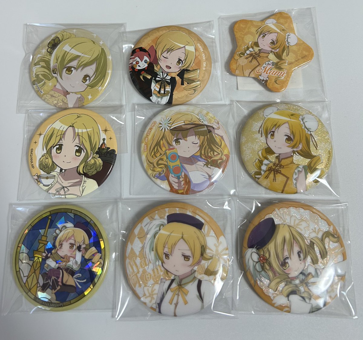 0nff8JSvPj58552's tweet photo. 求めリスト　固定用
画像３枚目までのもの、また未所持のグッズは大変求めております。交換または、定価＋送料、定価より上乗せ可能です。
もし、所持していて、お譲り可能な方はお声掛けください
(画像３枚目の右下の中国缶バッジは、買取の場合要相談) https://t.co/5ohzEwqD7v