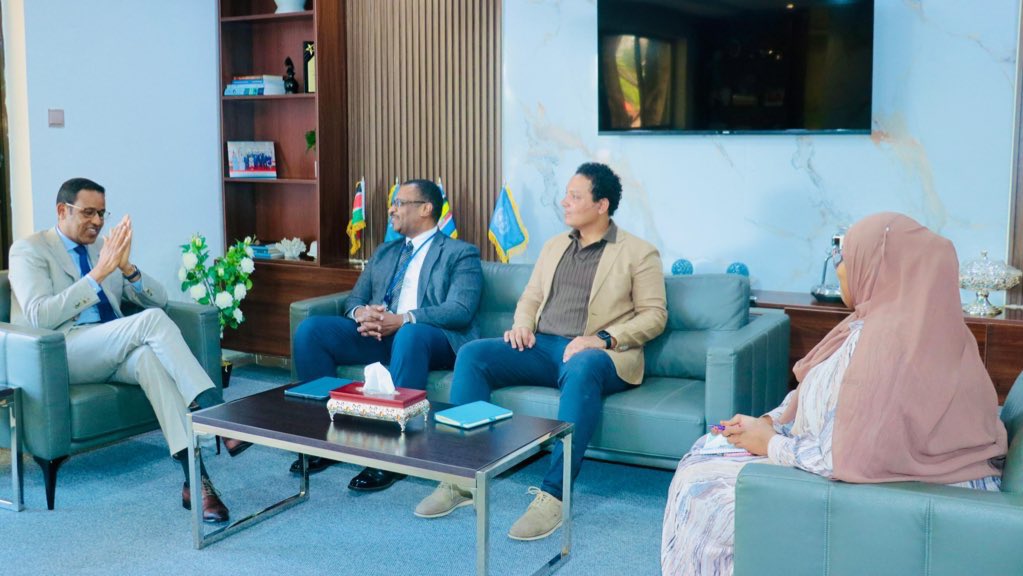 SomaliainKenya's tweet image. Ali El-Bereir of #UNODC paid a courtesy call on #Somalia’s Ambassador, where they discussed strengthening cooperation against transnational crime, from illicit trafficking to organized networks, and advancing justice, accountability and security across Somalia &amp;amp; the wider region