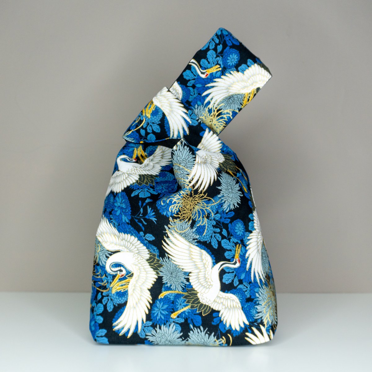 JapanGifts's tweet image. Reversible Japanese Knot Bag - japangiftsuk.etsy.com/listing/437671…

#MHHSBD #Handcrafted #earlybiz #handmadehour #CraftBizParty #UKCraftersHour #UKGiftHour #UKGiftAM #UKMakers #etsyfinds #etsygifts #EtsySellers #Etsy #etsyhandmade #Follow #ShopSmallBusiness #etsyshop