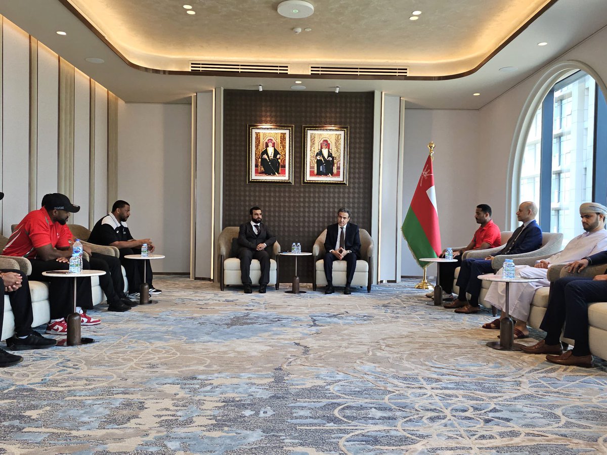 saidkahm's tweet photo. استقبلنا اليوم سعادة السفير عيسى بن عبدالله العلوي في سفارة السلطنة بمملكة تايلند، وذلك بحضور أعضاء بعثة منتخبنا الوطني للهوكي في إطار مشاركتنا في تصفيات الألعاب الآسيوية 2026 ويأتي هذا اللقاء تأكيدًا على دعم الجهات الرسمية للمنتخب وحرصها على تهيئة أفضل الظروف لتحقيق نتائج مشرّفة https://t.co/PpVleDvyKo