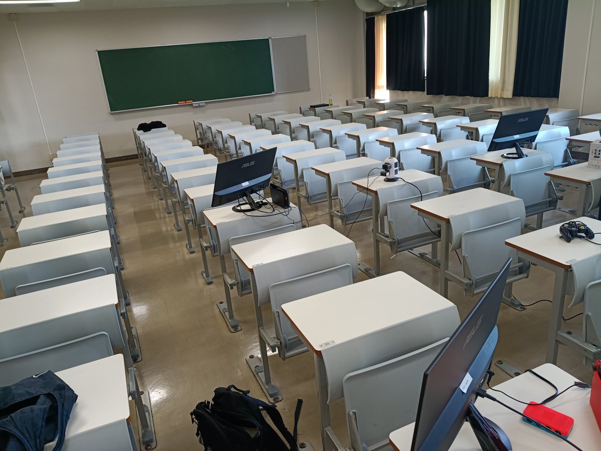 UECsmash's tweet photo. 開場しました！
A403でお待ちしております！
#春から電通大 https://t.co/hDRcu1Eo2e