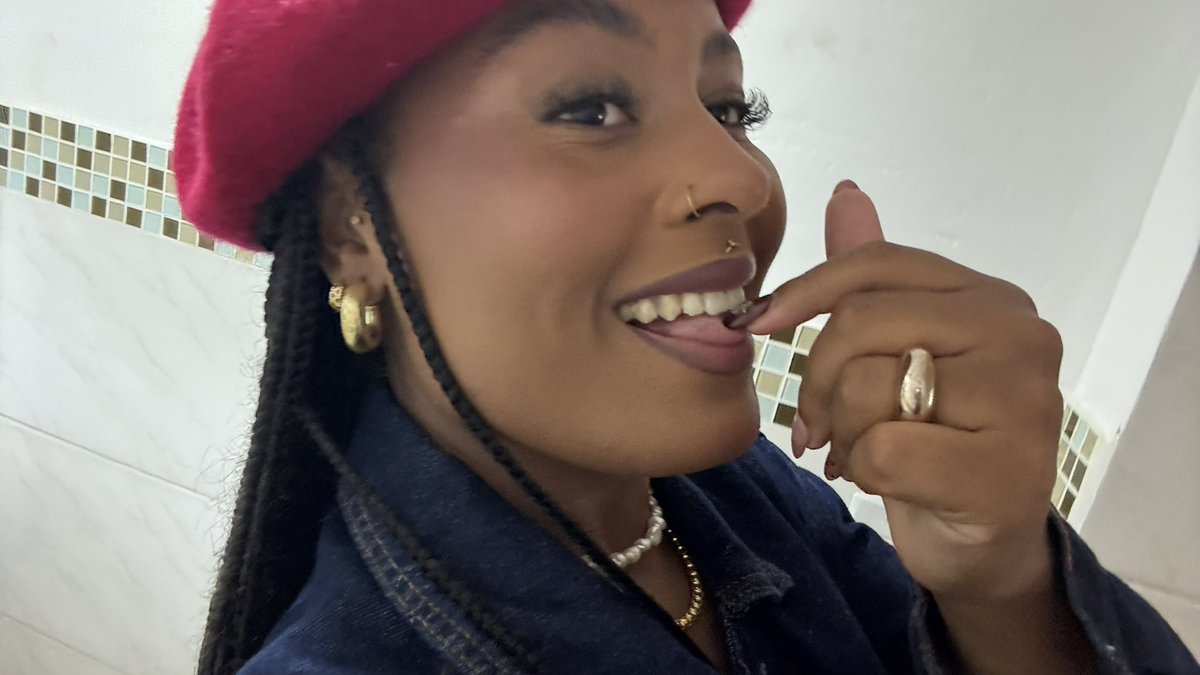 negaveianova tweet media