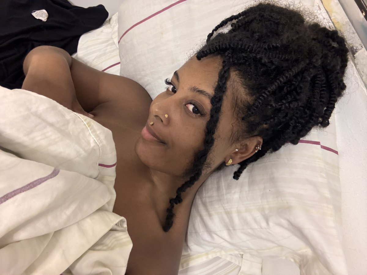 negaveianova tweet media