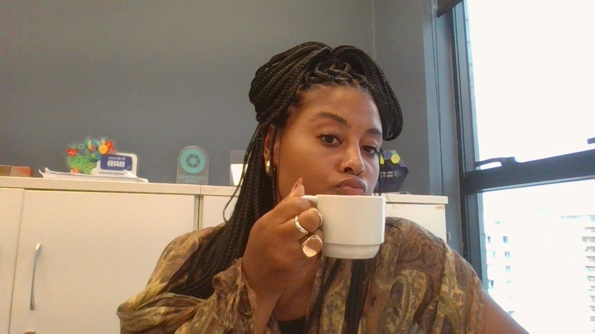 negaveianova tweet media