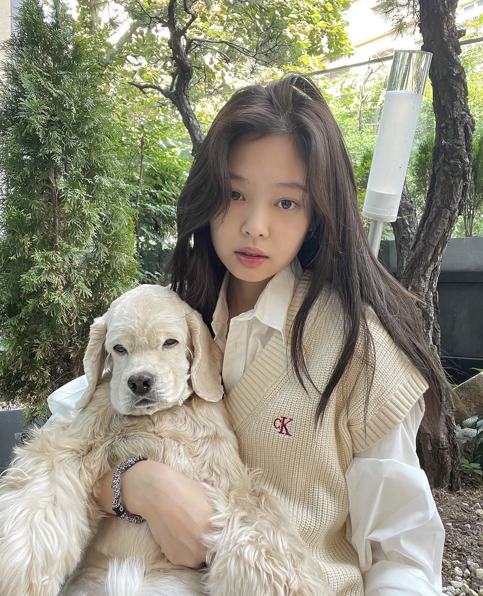 jenniekarchive's tweet photo. 210913

Today is ivory matching colour day for us https://t.co/RwuQy9efD6