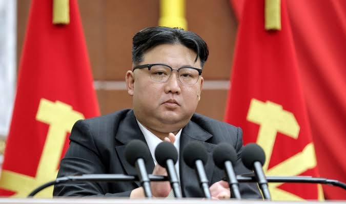 GlobalUpdates24's tweet photo. 🚨⚠️BREAKING –

Japan has issued an emergency alert after North Korea just fired a suspected ballistic missile https://t.co/PKQEJVUcWX