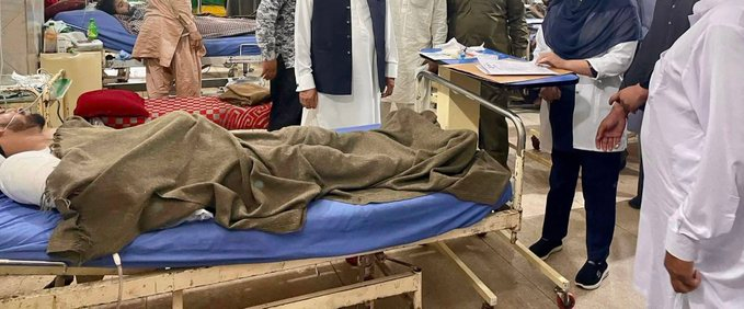 ayesha16g's tweet photo. This is outrageous! In Manga Mandi, a #Muslim man shot a young #Christian simply for his faith, saying “you infidels have no right to live in #Pakistan.”
This is hate, pure and simple. Christians are equal citizens—this injustice cannot be tolerated. #ChristiansUnderAttack https://t.co/idERExaMDx