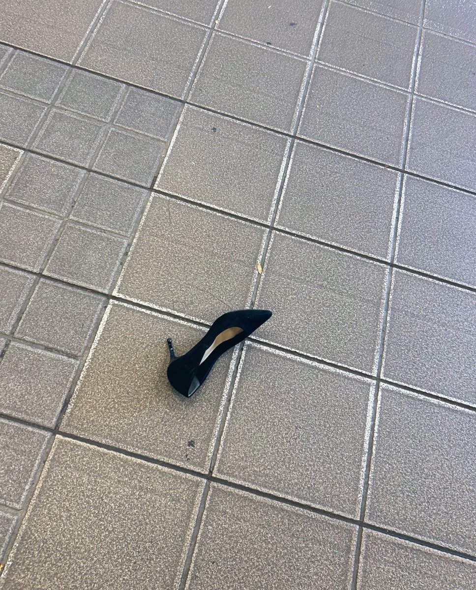 改札前に落ちていた…

社会で戦うシンデレラ👠