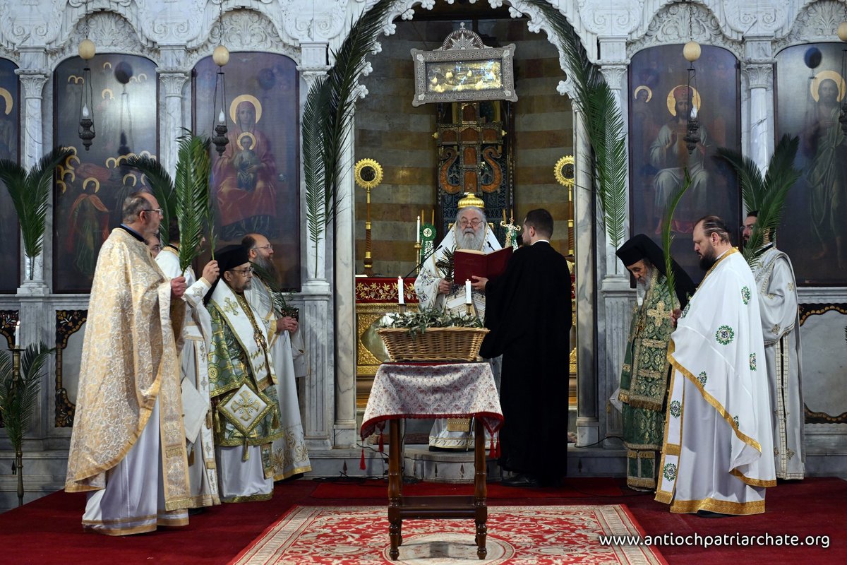 SOSCdOrient's tweet image. 🇸🇾🙏🎉#OrientEnFête - Sa Béatitude Jean X, patriarche grec-orthodoxe d'Antioche et de tout l'Orient, célèbre les Rameaux dans la cathédrale Sainte-Marie de Damas.

#syrie #damas #chrétiensdOrient #easternchristians #damascus #syria #rameaux #palmsunday #chrétien #grecorthodoxe