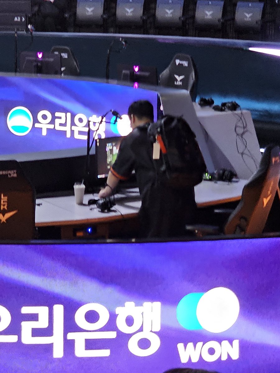 애들 들어왔다... 구마유시 지각쟁이..