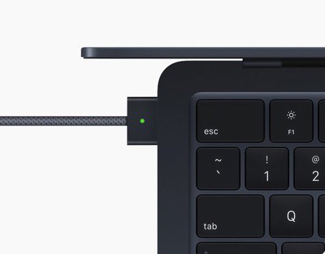 Val_Gadget's tweet image. MacBook Air (M2) is Thinner than the first iPad and first iPhone 🤯

First iPad                 - 13 MM
First iPhone            - 11.6 MM
MacBook Air (M2) - 11.3 MM