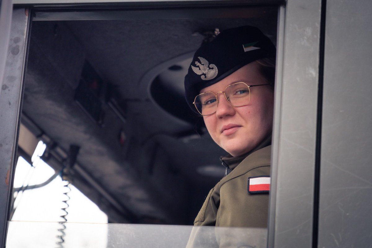 17WBZ's tweet image. Gaz w podłodze, koncentracja na 100%.
Tak jeżdżą najlepsi wojskowi kierowcy w #17WBZ🫡
Tu liczyło się tylko jedno: pełna kontrola nad maszyną i sytuacją.
🥇 #1bpzmot – bezdyskusyjne pole position;
🥈#blog – mocna, równa jazda do mety;
🥉 #bdow – zimna krew do ostatniego manewru.