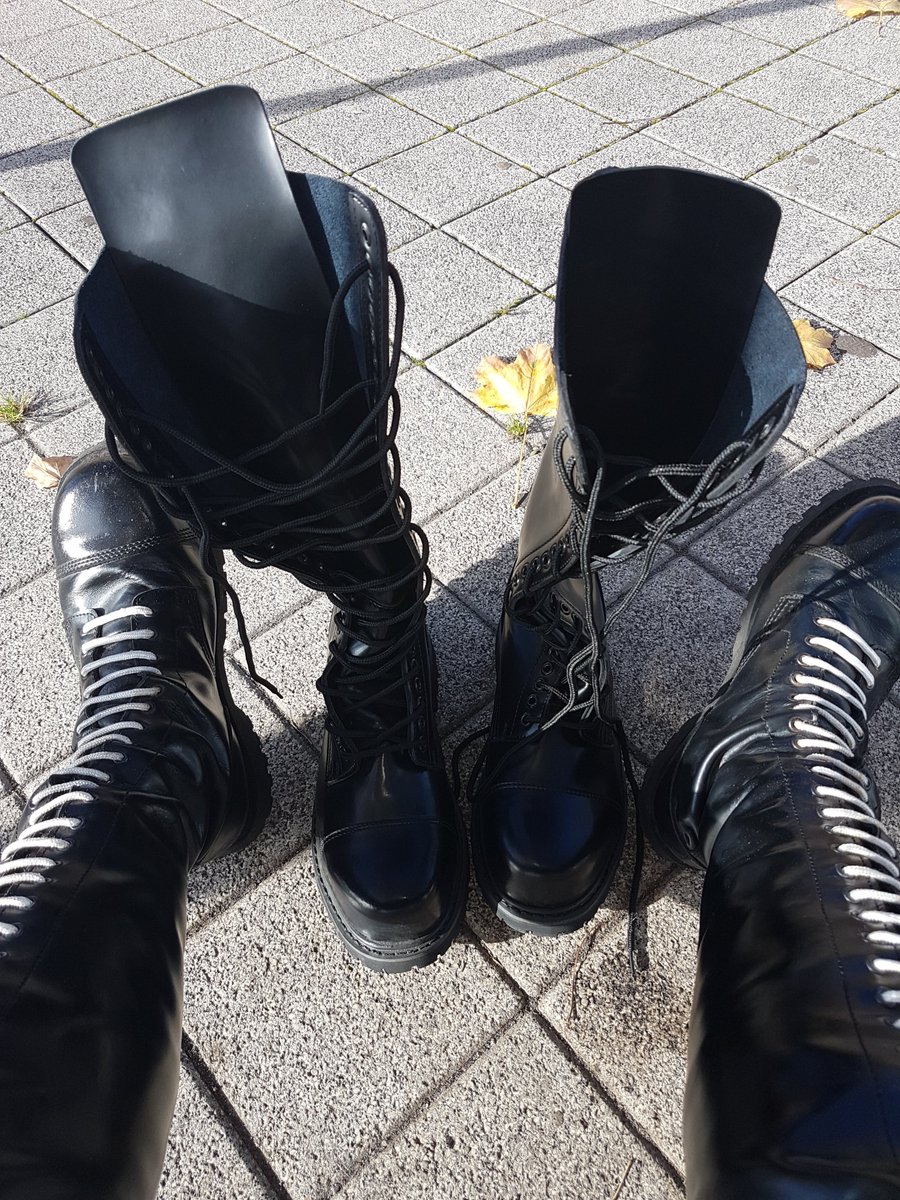 MGnther266140's tweet photo. I love boots https://t.co/yKpikaxIAh