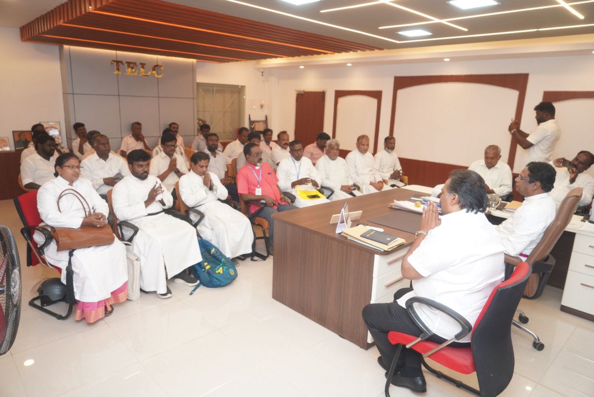 FernandasRaja's tweet photo. இன்று திருச்சியில் TELC தலைமை அலுவலகத்தில் TELC பேராயர் Rt. Rev. Dr. A. கிறிஸ்டியன் சாம்ராஜ் அவர்களையும், குருமார்களையும் சந்தித்து, மாண்புமிகு முதல்வர் M. K. Stalin அவர்களின் தலைமையில் Dravida Munnetra Kazhagam தலைமையிலான மதச்சார்பற்ற தேசிய முற்போக்கு கூட்டணி வேட்பாளர்களுக்கு ஆதரவாக வாக்கு சேகரிப்பில் ஈடுபட்டோம்.

சமூக நீதி, சமத்துவம், சிறுபான்மையினர் முன்னேற்றம் — எங்கள் உறுதி! ✊🏻

#CSISynod #CSI1947 #cfernandas #ADVCFRR #ChurchOfSouthIndia #ChurchOrder 

@CMOTamilnadu @Udhaystalin @Office_of_Udhay @InigoIrudayaraj @thirumaofficial @DMKITwing @arivalayam @dmk_raja @CbeCorp @TOI_Coimbatore @csisynod @OfficeofABC @churchofengland @DrSubair_Khan @USPGglobal @Oikoumene @USPGglobal @AnglicanWorld @waccglobal @cwmission @dioceseoflondon