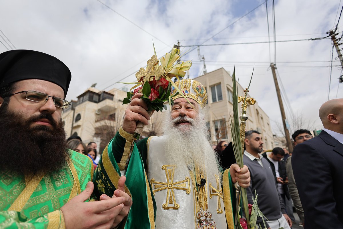 SOSCdOrient's tweet photo. 🇯🇴🙏🎉#OrientEnFête - Monseigneur Christophoros Atallah, archevêque grec orthodoxe de Jordanie, célèbre la Divine Liturgie des Rameaux dans la cathédrale de l’Annonciation à Amman.
#jordanie #chrétiensdOrient #easternchristians #jordan #rameaux #palmsunday #chrétien #grecorthodoxe