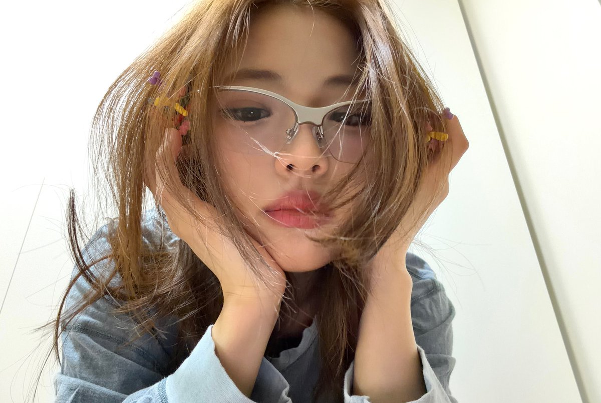 Watcharaphon555's tweet photo. "Dear @_GentleMonster_, you should really look into this. Your brand and BABYMONSTER are a match made in heaven!

​If you're interested, you should announce them before the Seoul World Tour begins. Or at least, sign them now and let them rock your top picks during the Encore. https://t.co/gJpNhZN1Bf