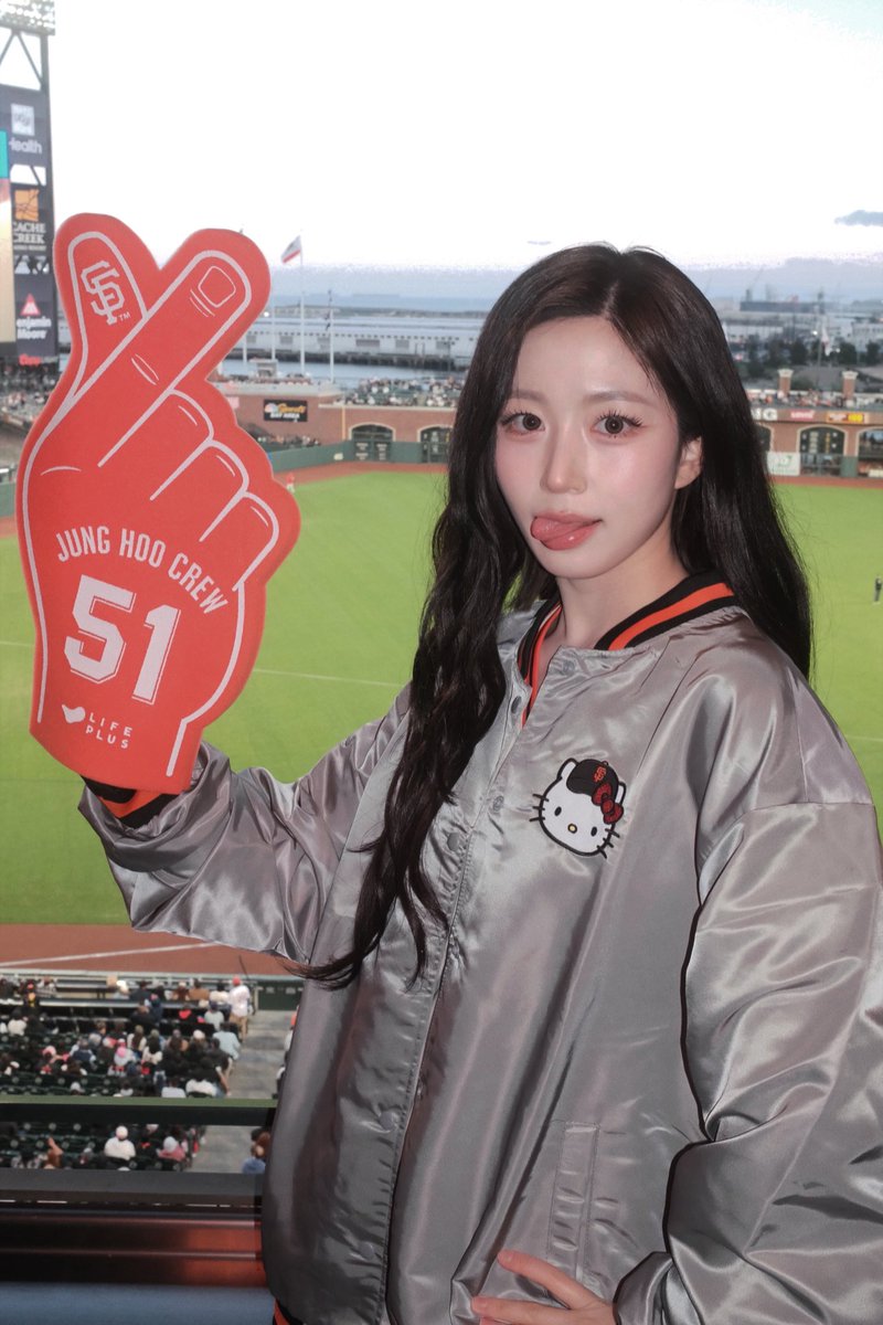 hana୨୧ tweet media